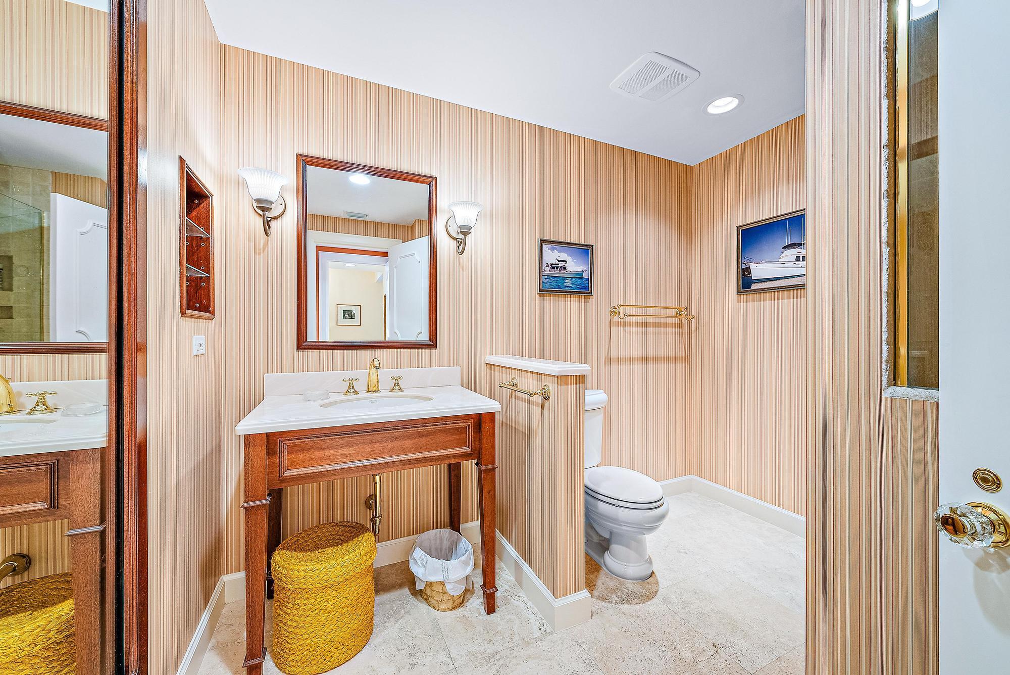 CHATEAU CHEVERNY IBIS ISL - Residential