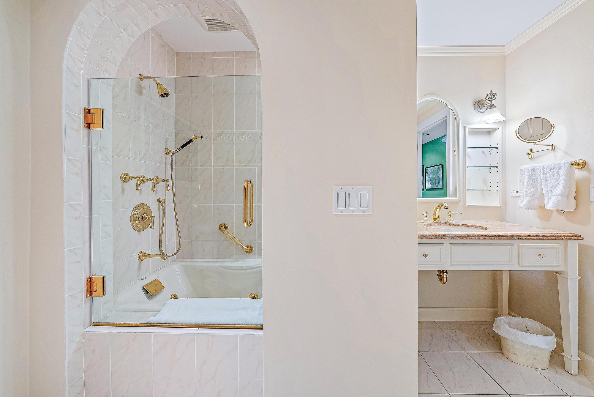 CHATEAU CHEVERNY IBIS ISL - Residential