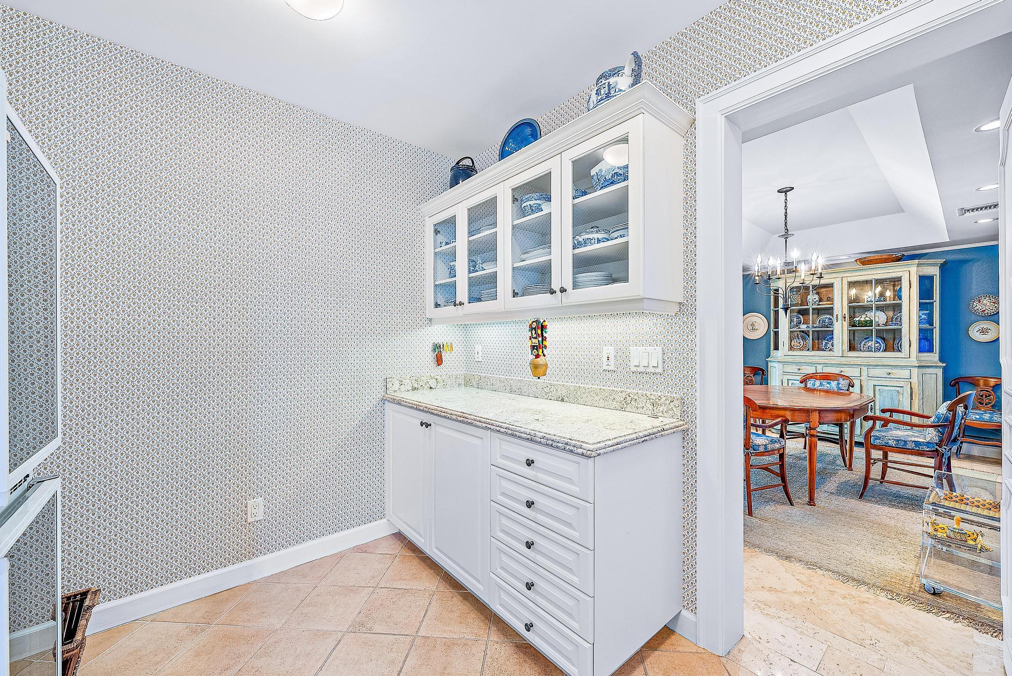 CHATEAU CHEVERNY IBIS ISL - Residential