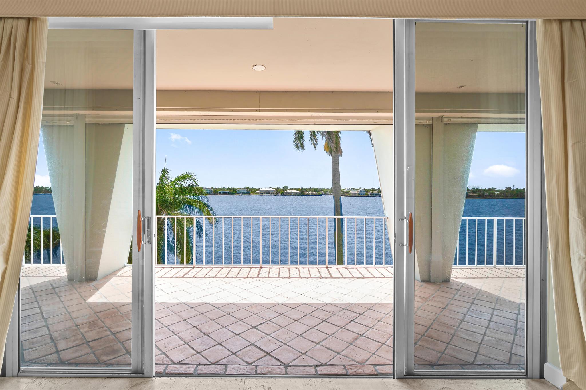 2160 Ibis Isle Road 9
