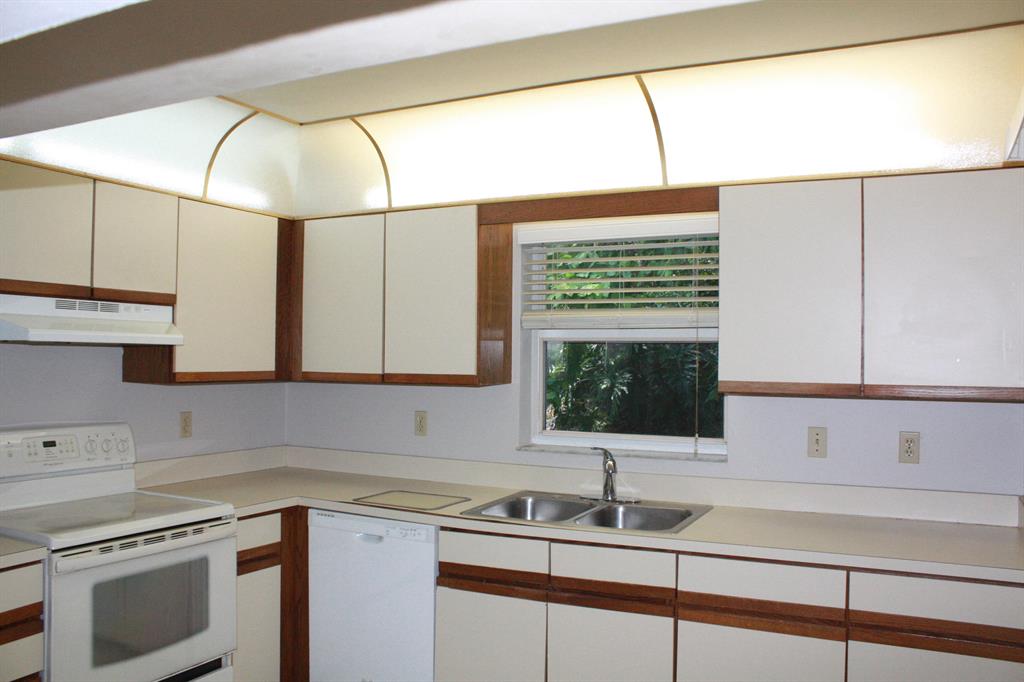 VILLAS @ SUNSET TRACE - Residential