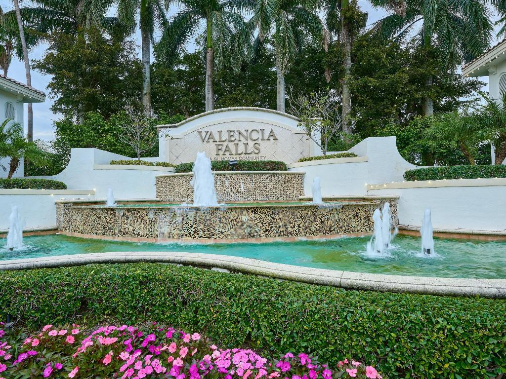 VALENCIA FALLS - Residential