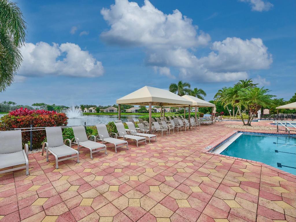 VALENCIA FALLS - Residential