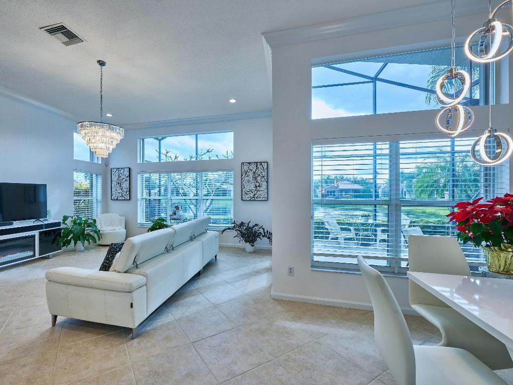 VALENCIA FALLS - Residential