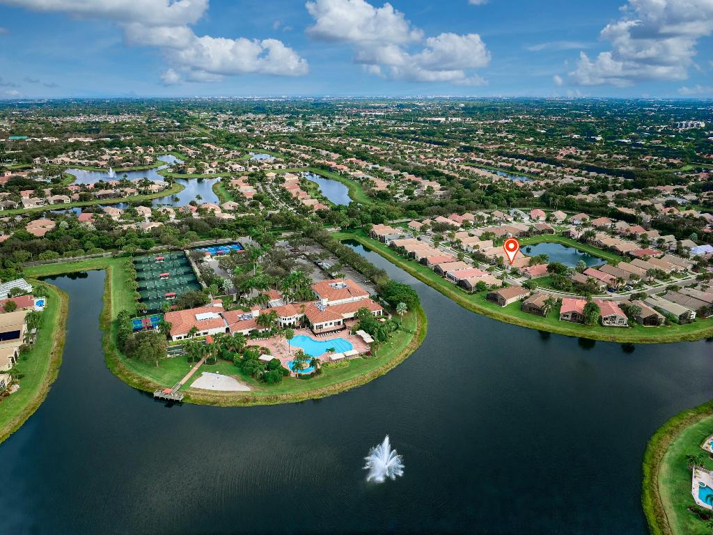 VALENCIA FALLS - Residential