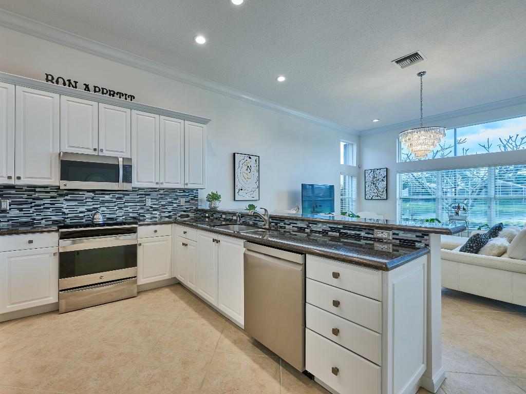 VALENCIA FALLS - Residential