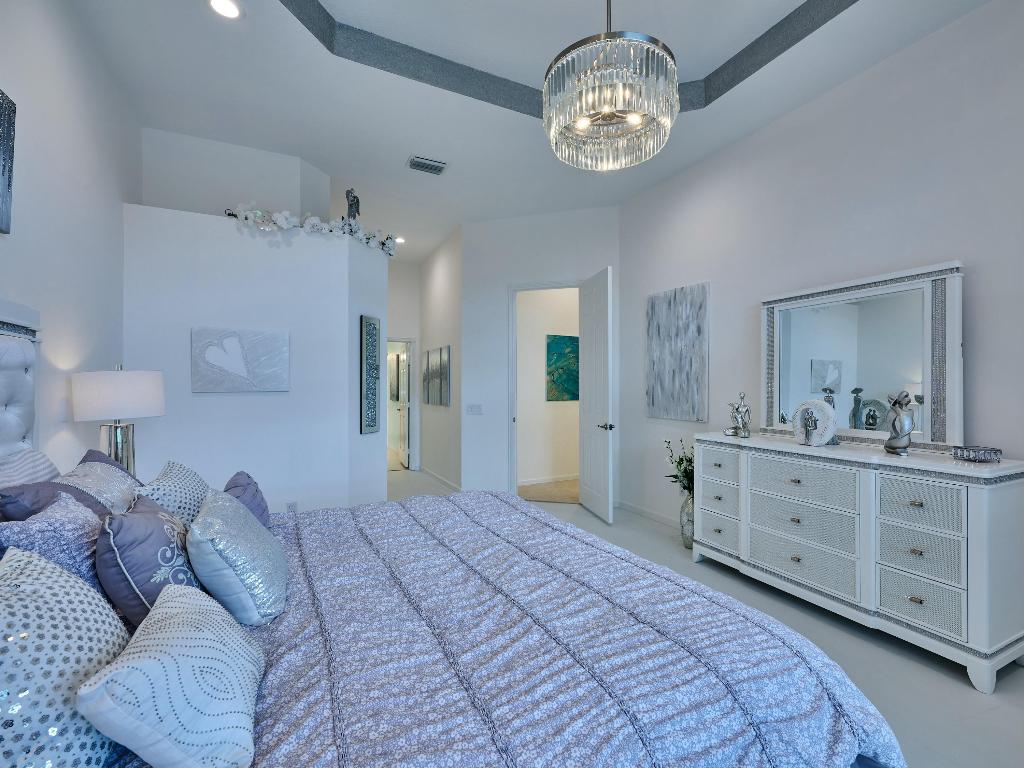 VALENCIA FALLS - Residential