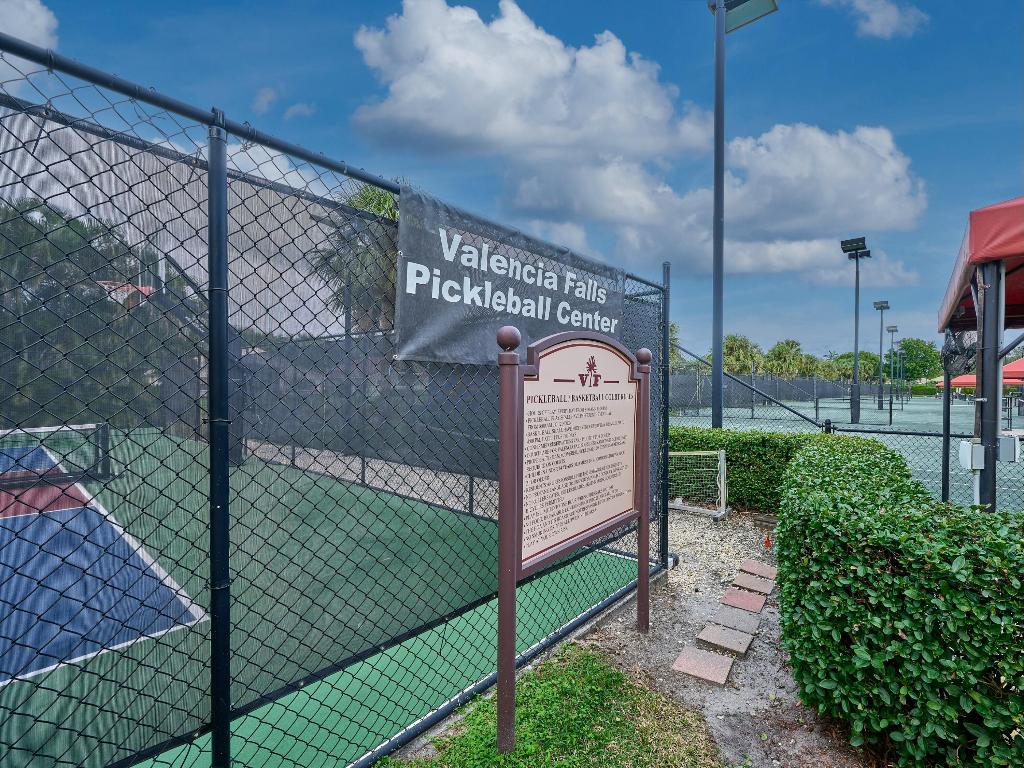 VALENCIA FALLS - Residential