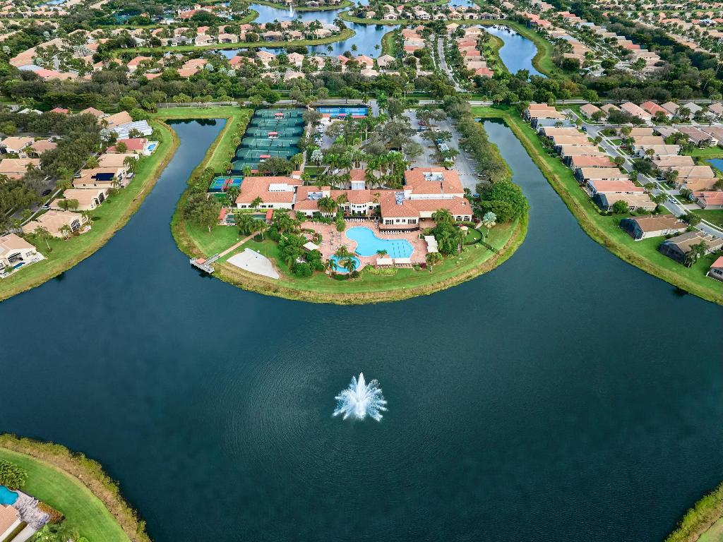 VALENCIA FALLS - Residential