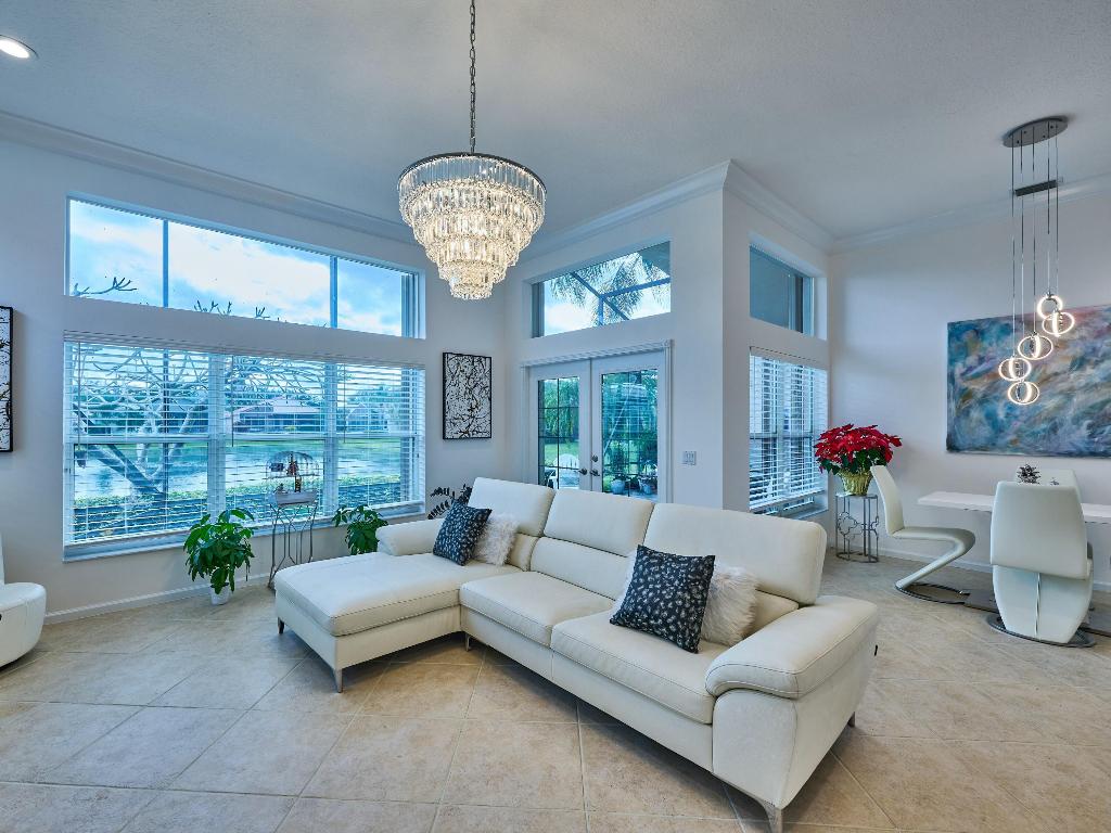 VALENCIA FALLS - Residential