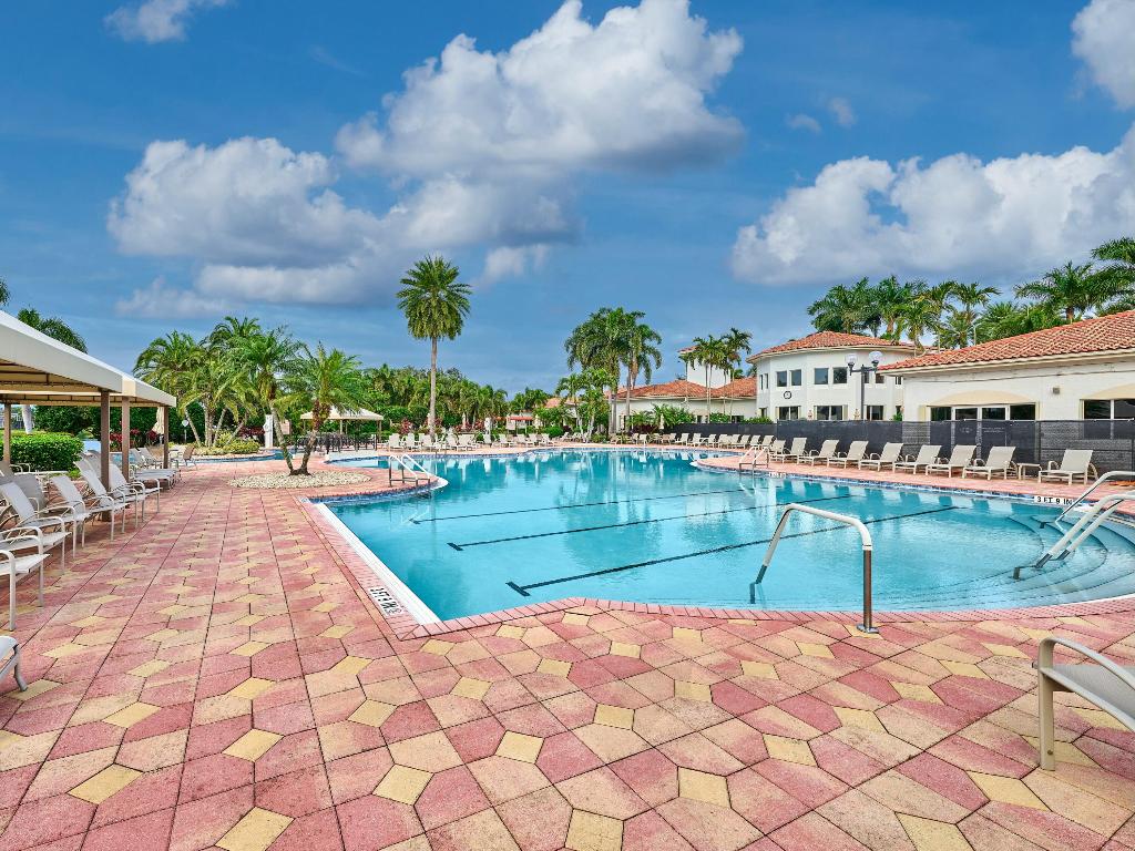 VALENCIA FALLS - Residential