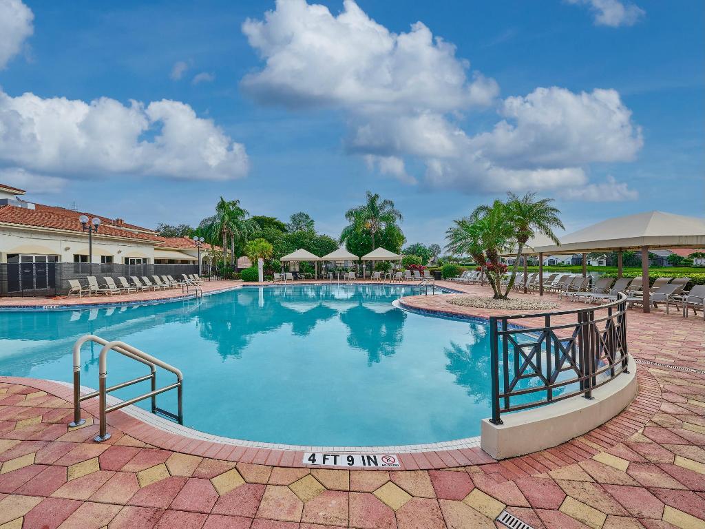 VALENCIA FALLS - Residential