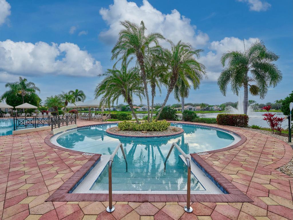 VALENCIA FALLS - Residential