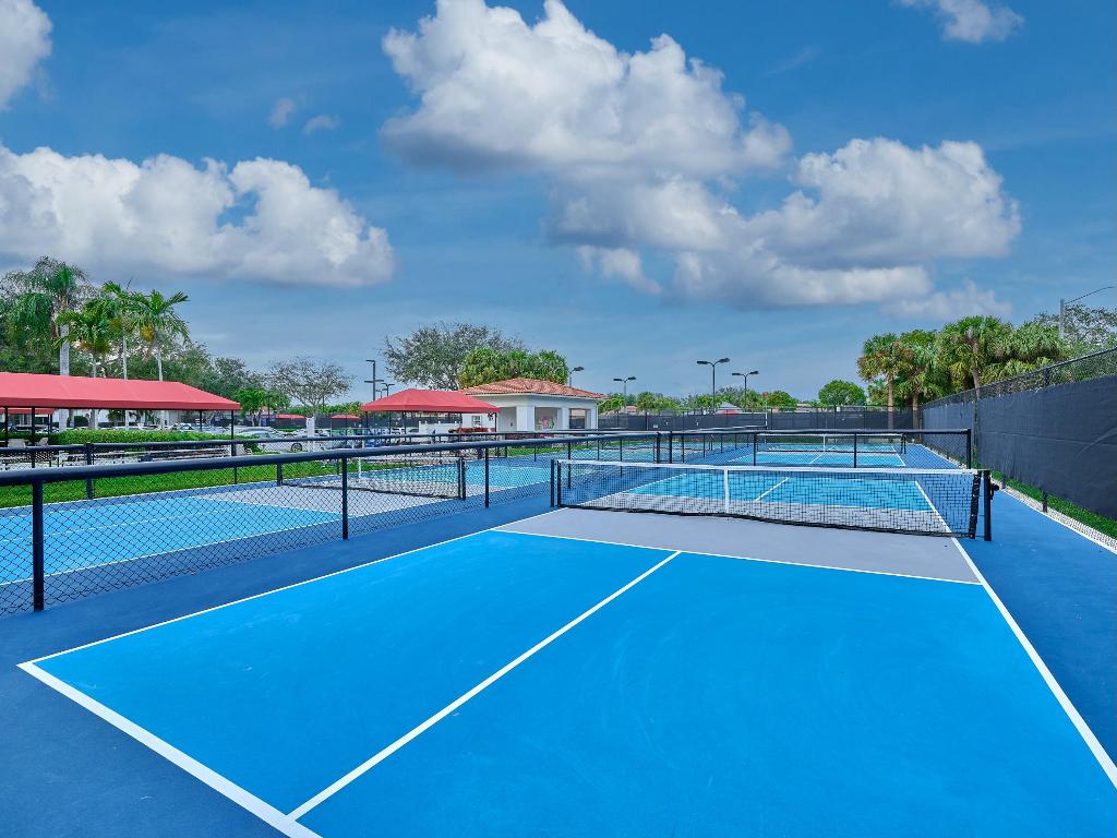 VALENCIA FALLS - Residential