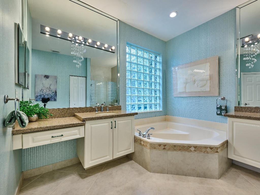 VALENCIA FALLS - Residential