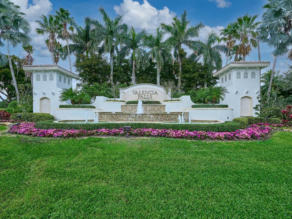 VALENCIA FALLS - Residential