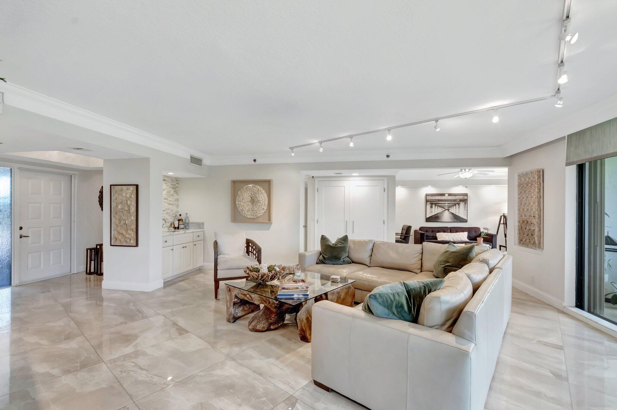 FOUNTAINS SOUTH CONDO 3B - Residential