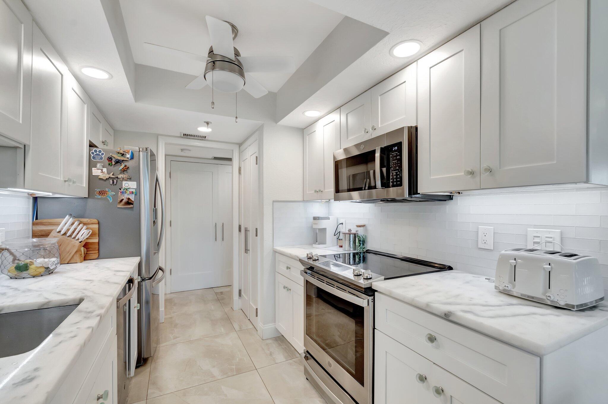 FOUNTAINS SOUTH CONDO 3B - Residential