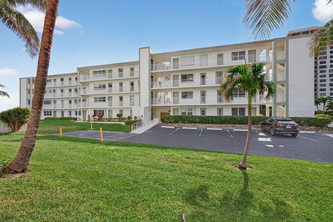 VILLAS ON THE OCEAN - Residential