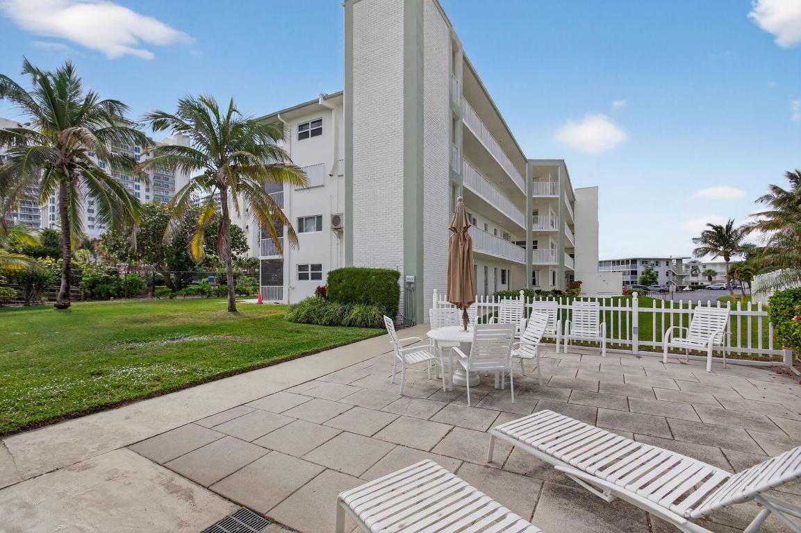 VILLAS ON THE OCEAN - Residential