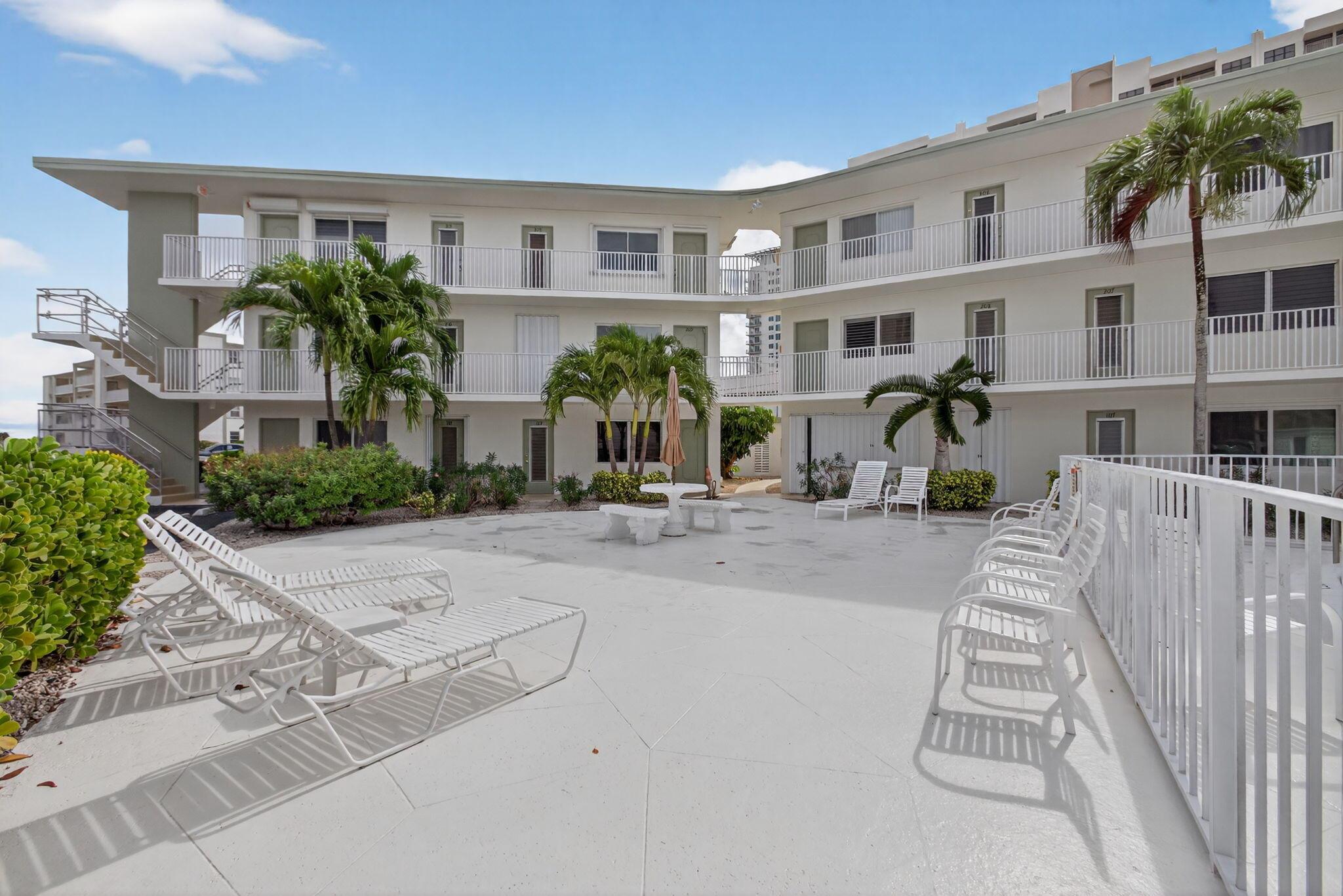 VILLAS ON THE OCEAN - Residential