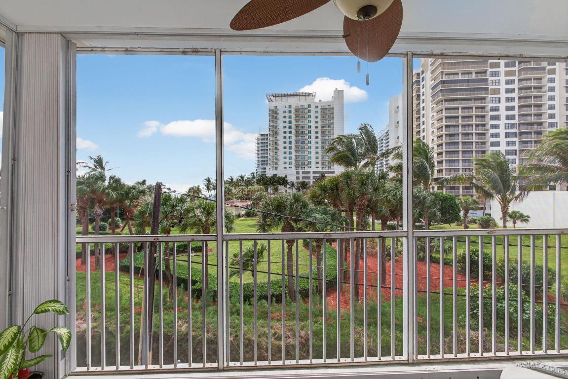 VILLAS ON THE OCEAN - Residential