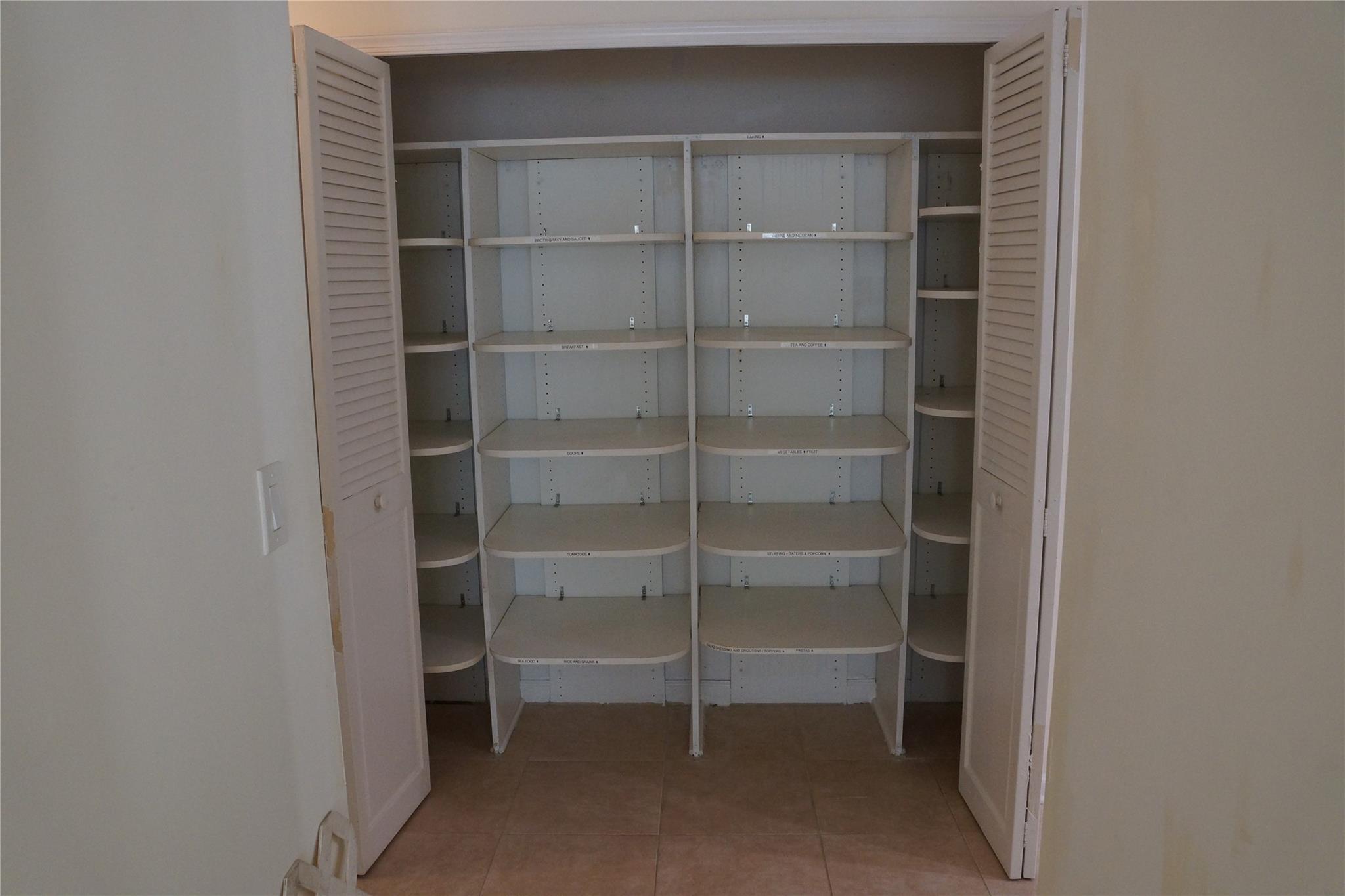 JACARANDA LAKES - Residential