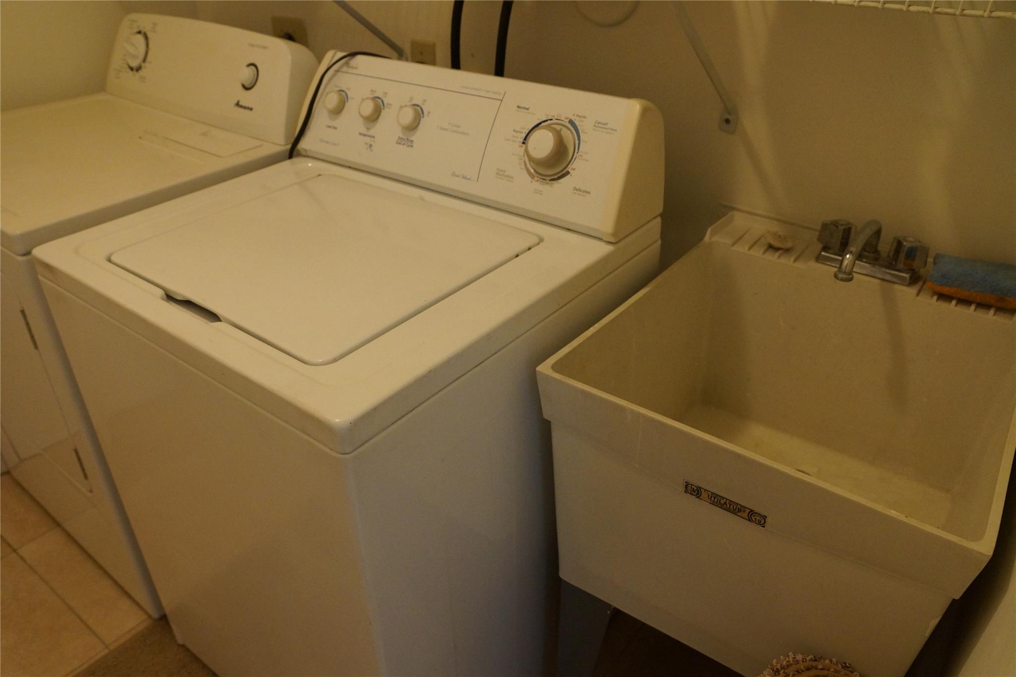 JACARANDA LAKES - Residential