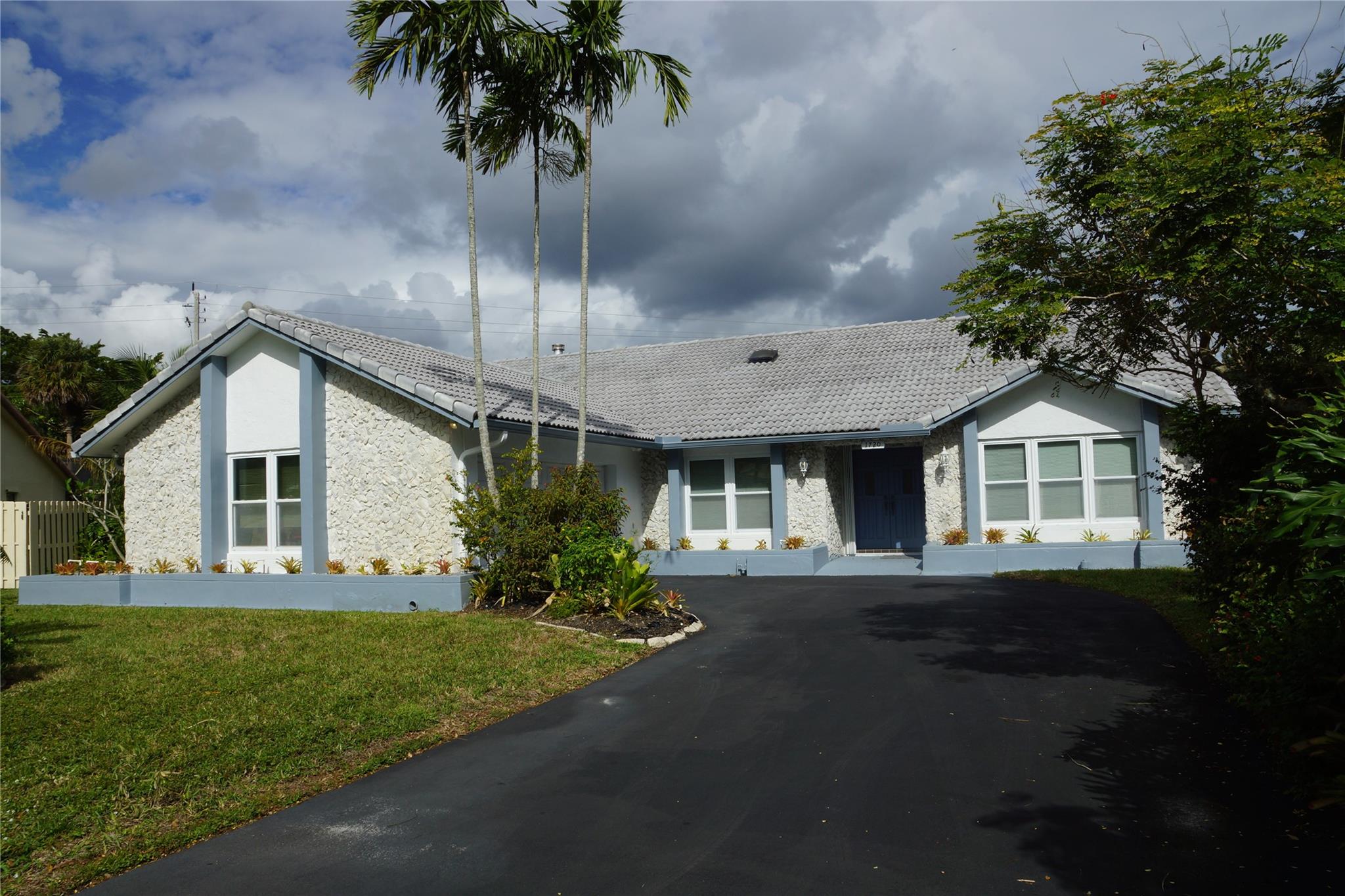 JACARANDA LAKES - Residential