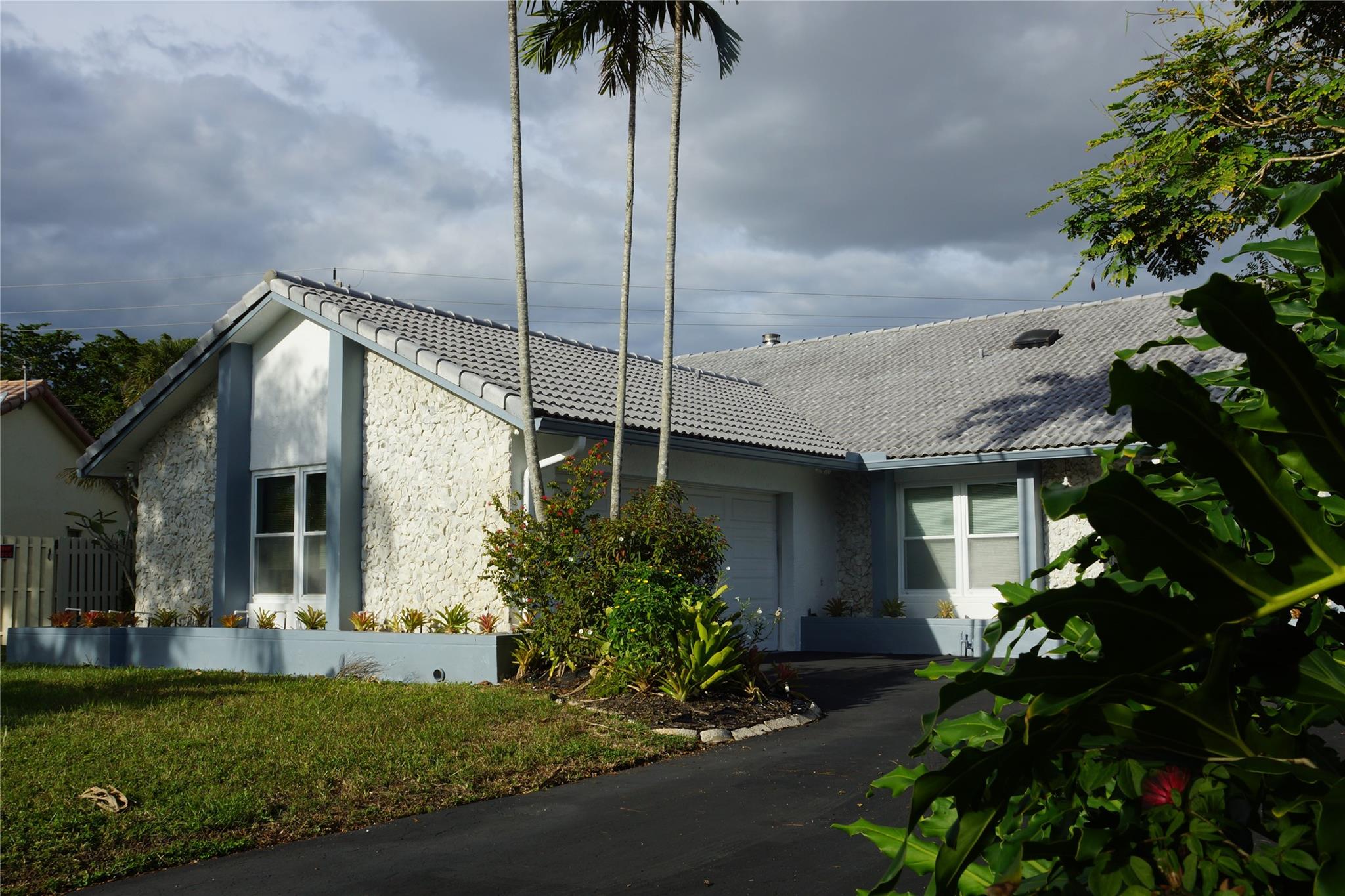 JACARANDA LAKES - Residential