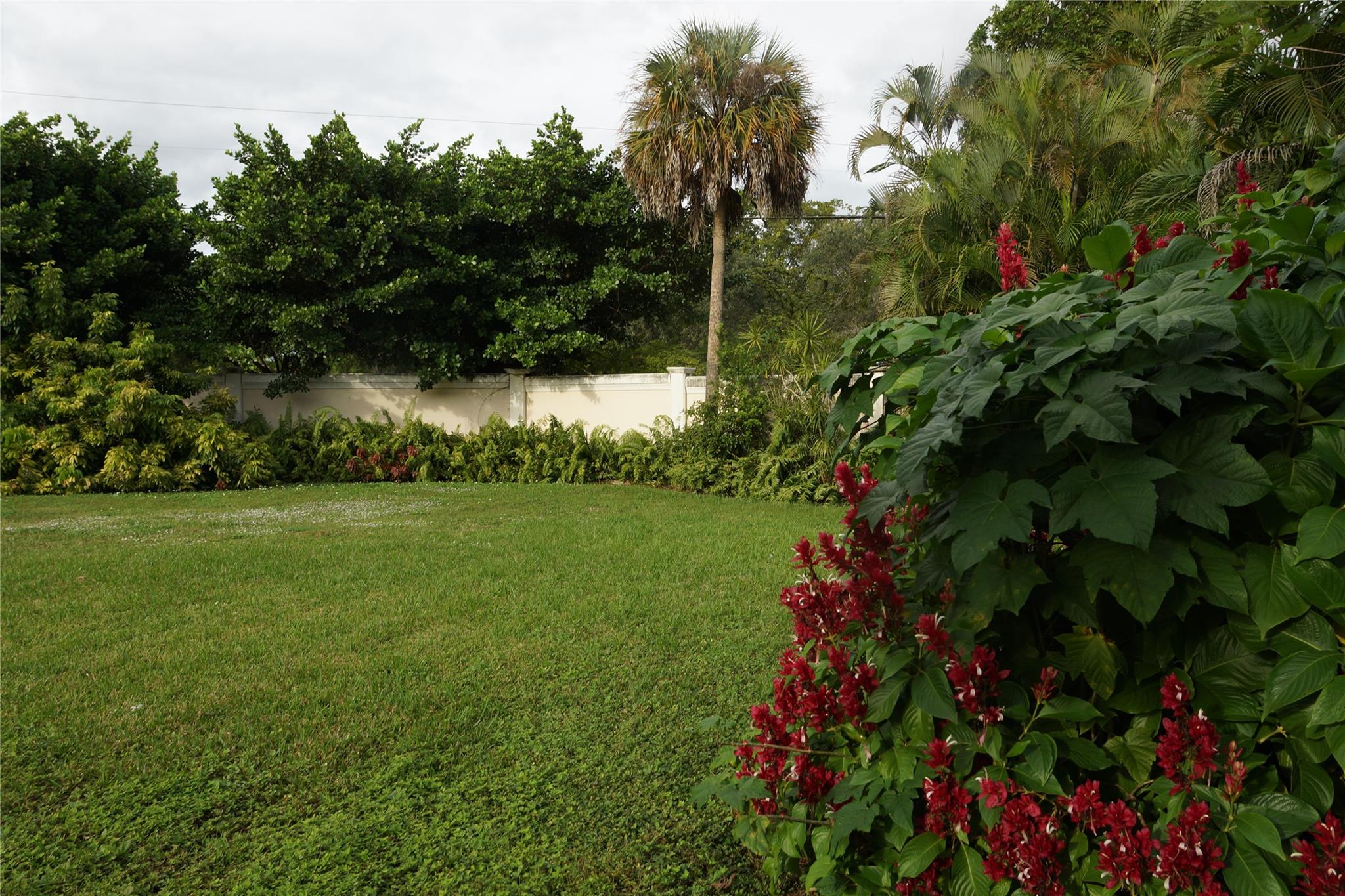 JACARANDA LAKES - Residential