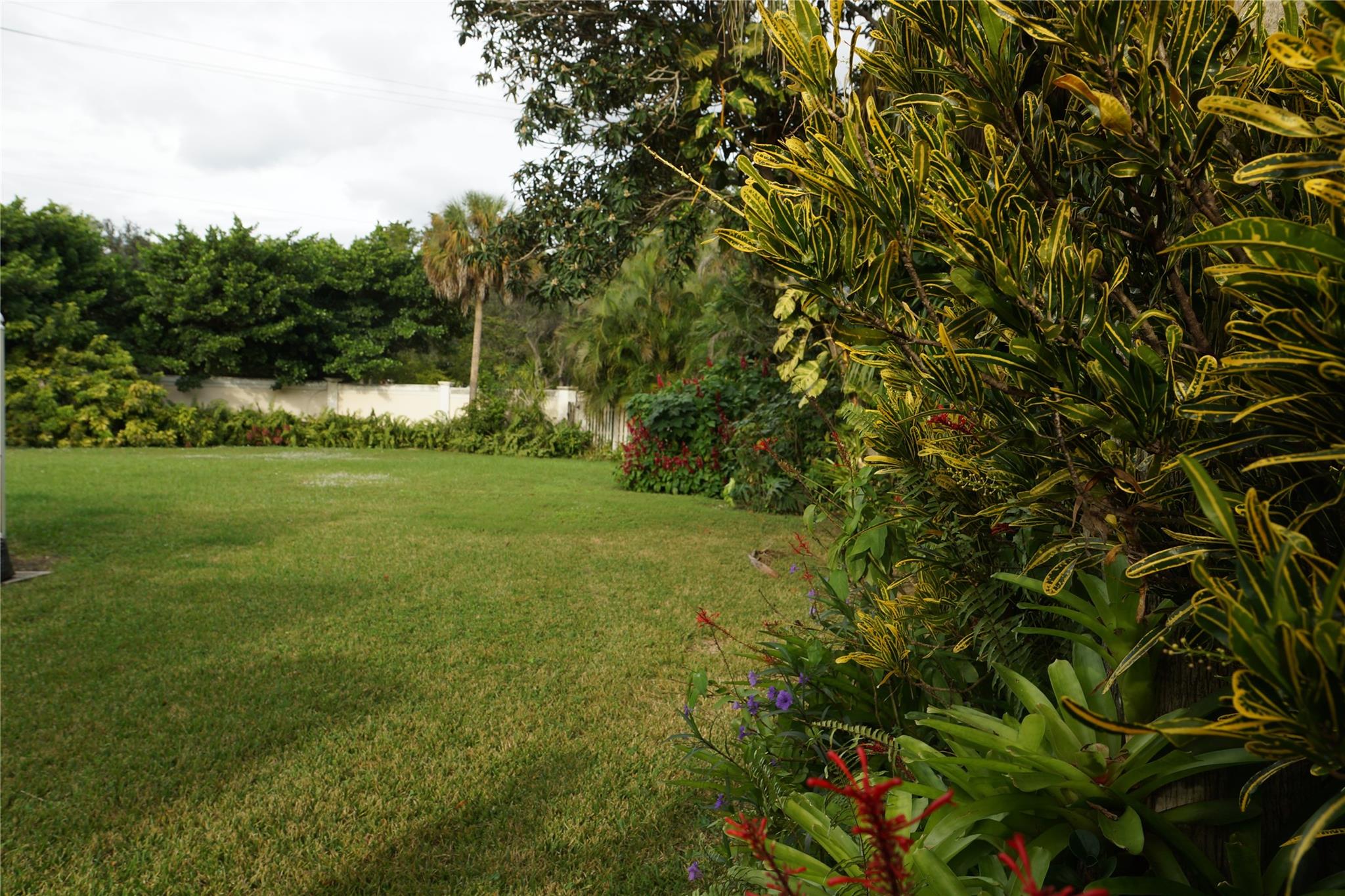 JACARANDA LAKES - Residential