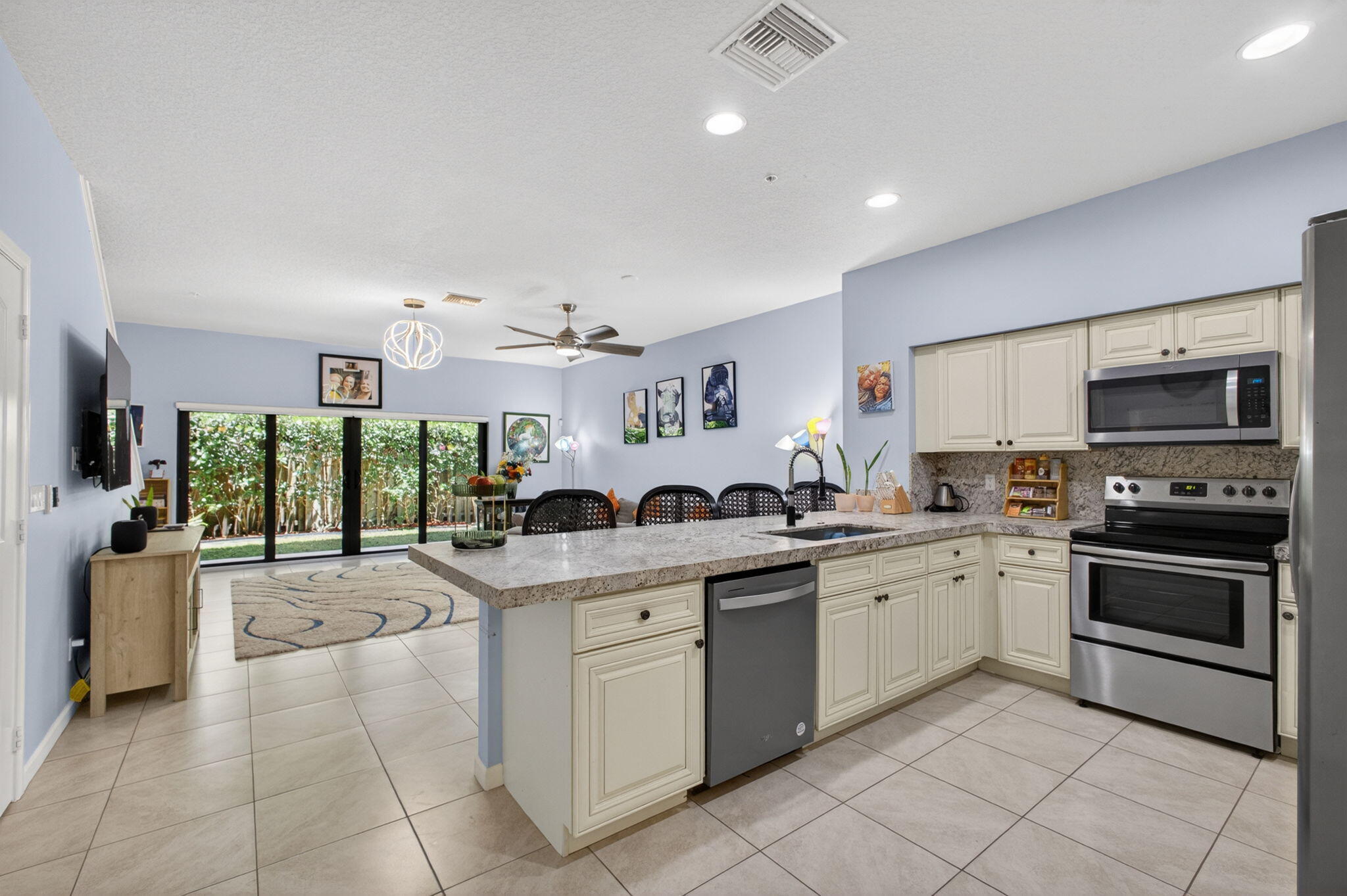 4470 Leo Lane, Riviera Beach, FL, 33410/$399,900 4 4470 Leo Lane
