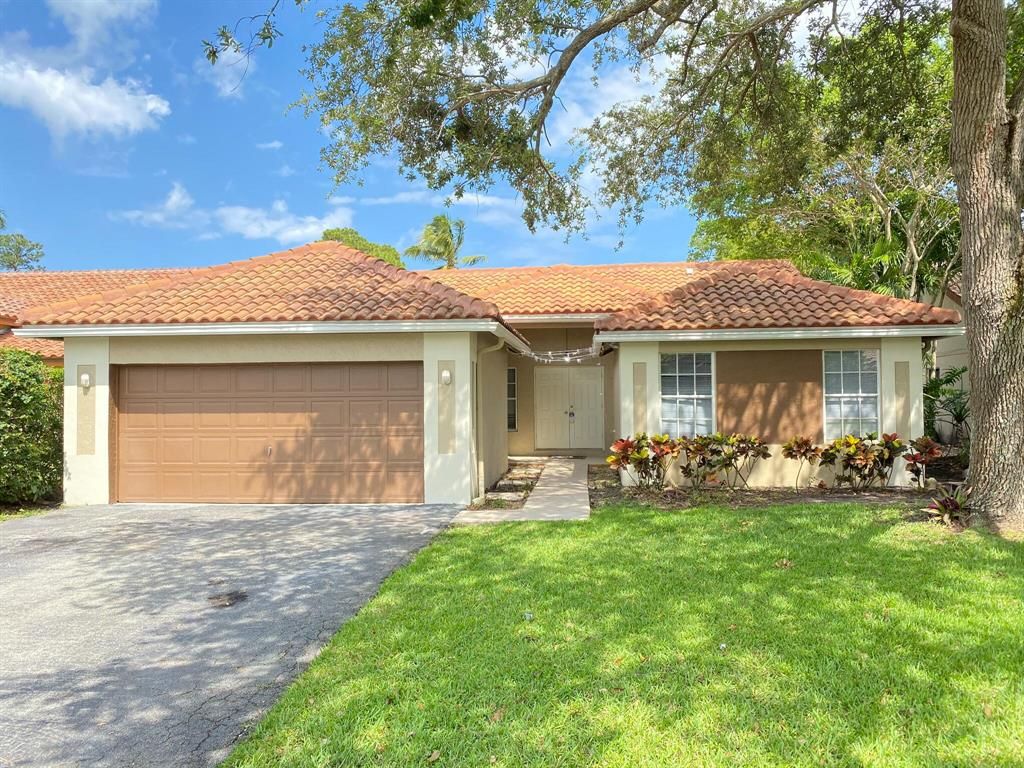 Photo of 1120 New Parkview Place, Haverhill, FL 33417 (MLS # R10727197)