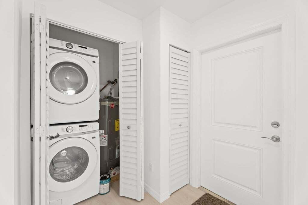 LANTANA POINT - Residential Lease