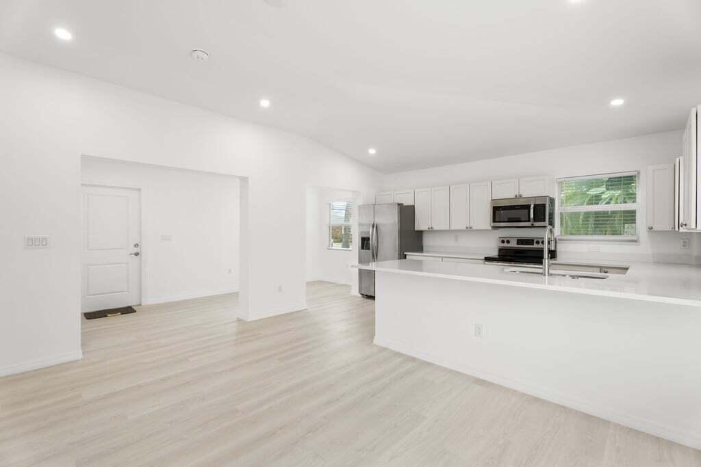 LANTANA POINT - Residential Lease