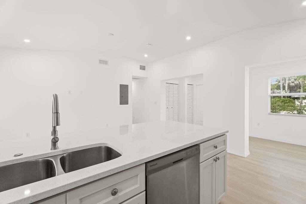 LANTANA POINT - Residential Lease