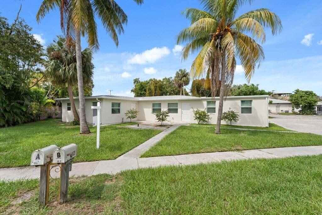 Photo of 121 S Lake Drive #A, Lantana, FL 33462 (MLS # R11129994)