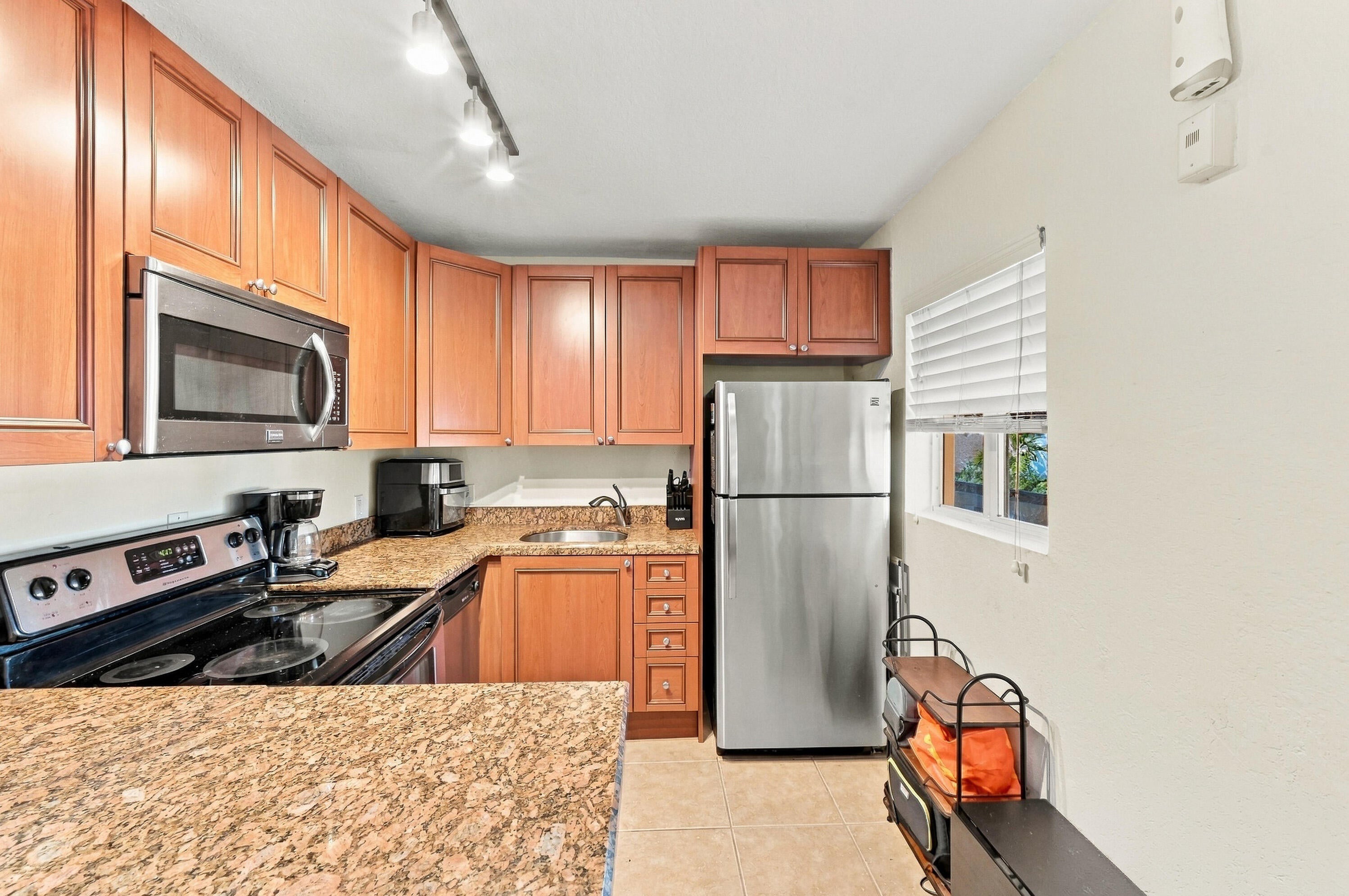 2655 NE 8th Avenue Apt 210