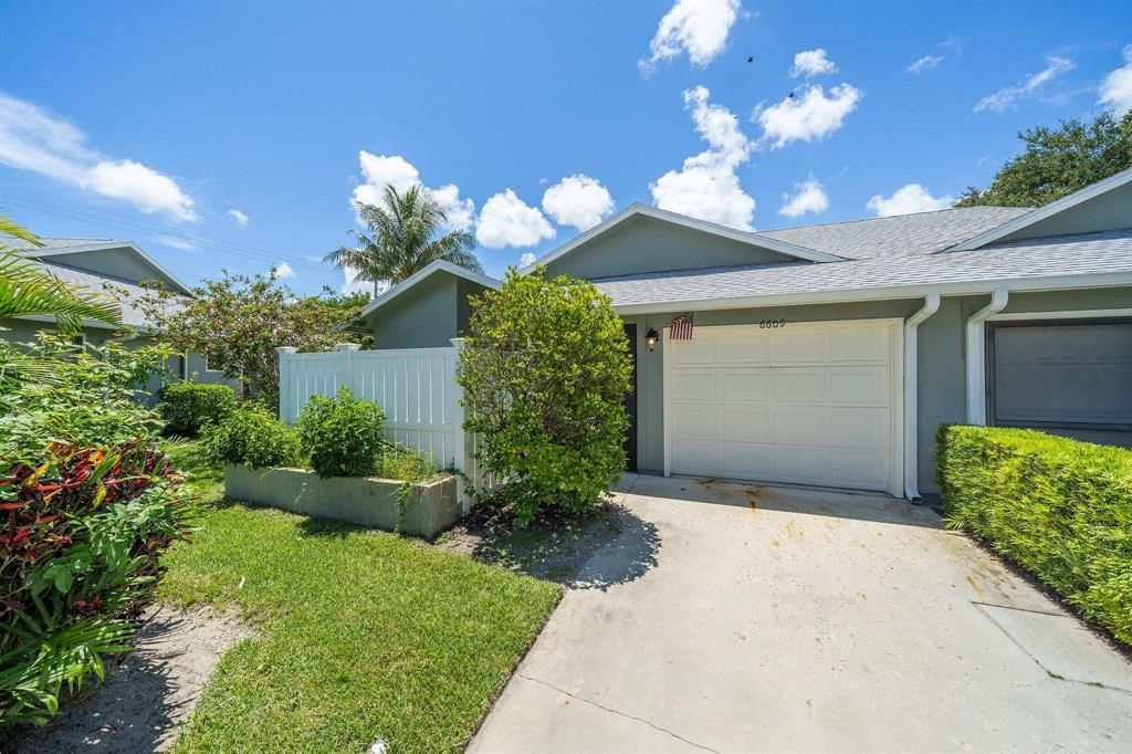 Photo of 6609 SE Yorktown Drive, Hobe Sound, FL 33455 (MLS # R10738347)