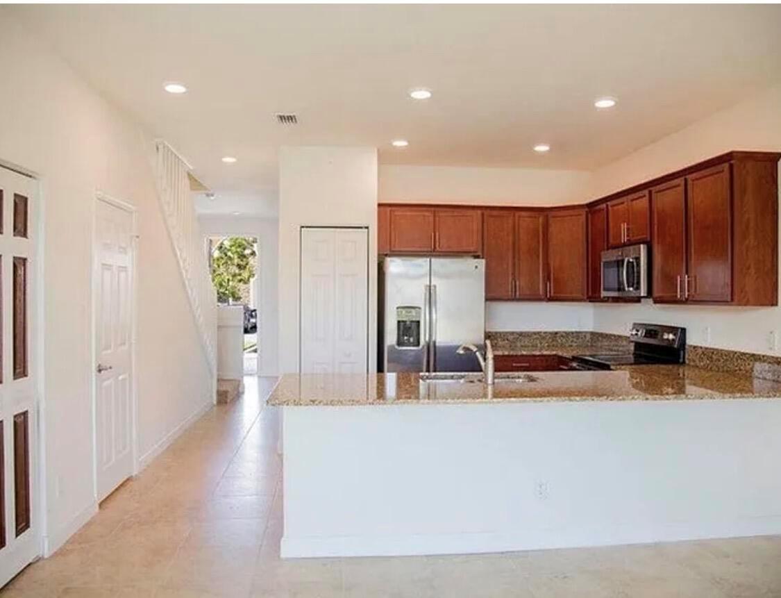 Charleston Commons II - Residential Lease