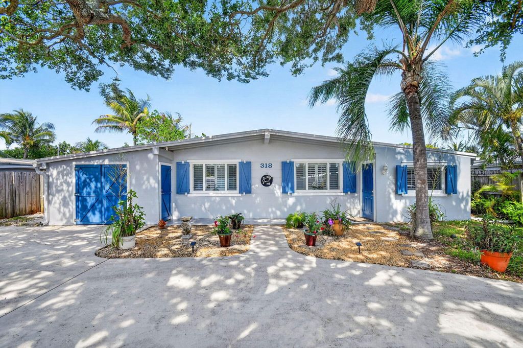 Photo of 318 Glen Arbor Terrace, Boynton Beach, FL 33426 (MLS # B26028859)