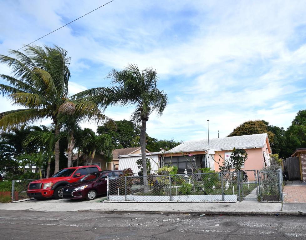 LAKE WORTH TOWN OF - Residential Income