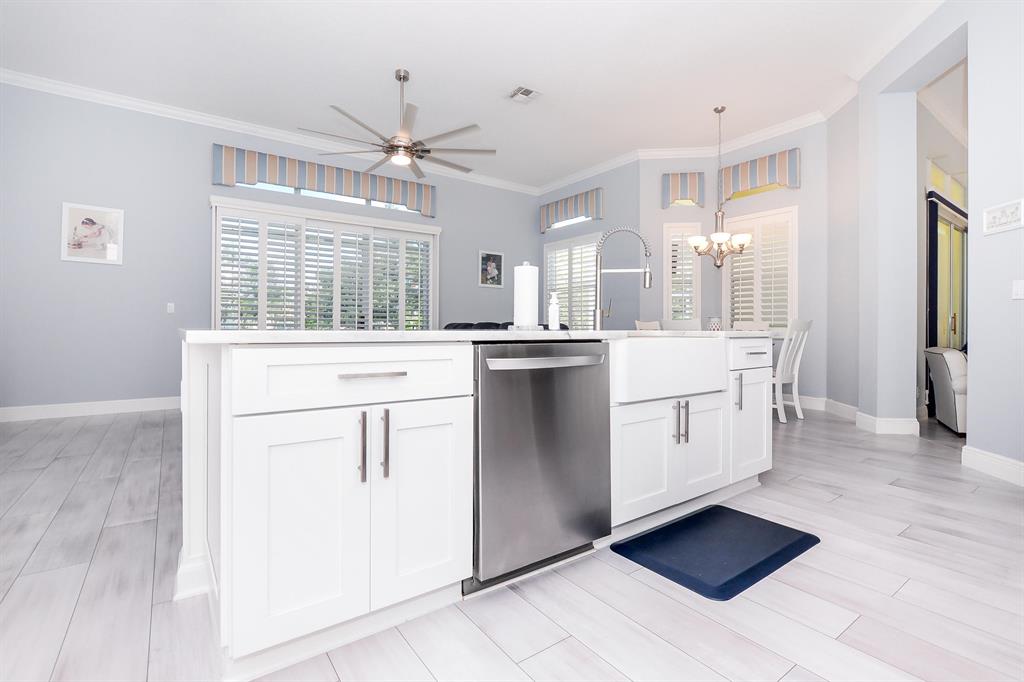 MAGNOLIA LAKES - Residential