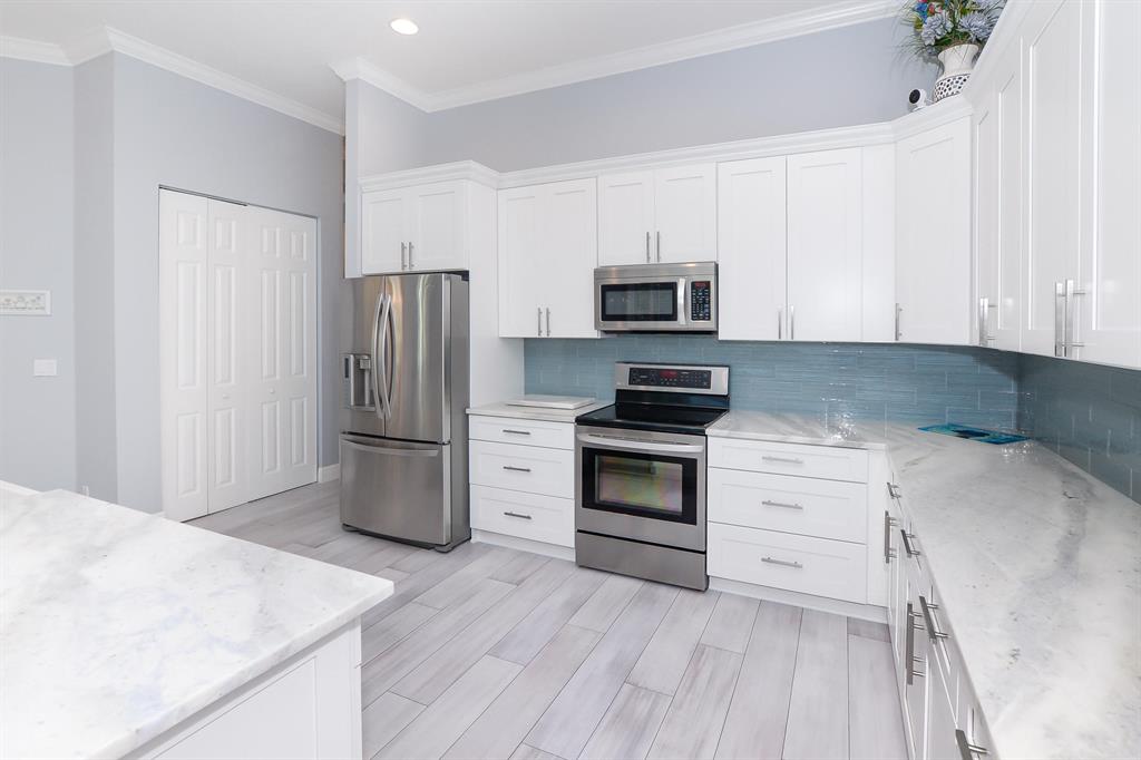 MAGNOLIA LAKES - Residential