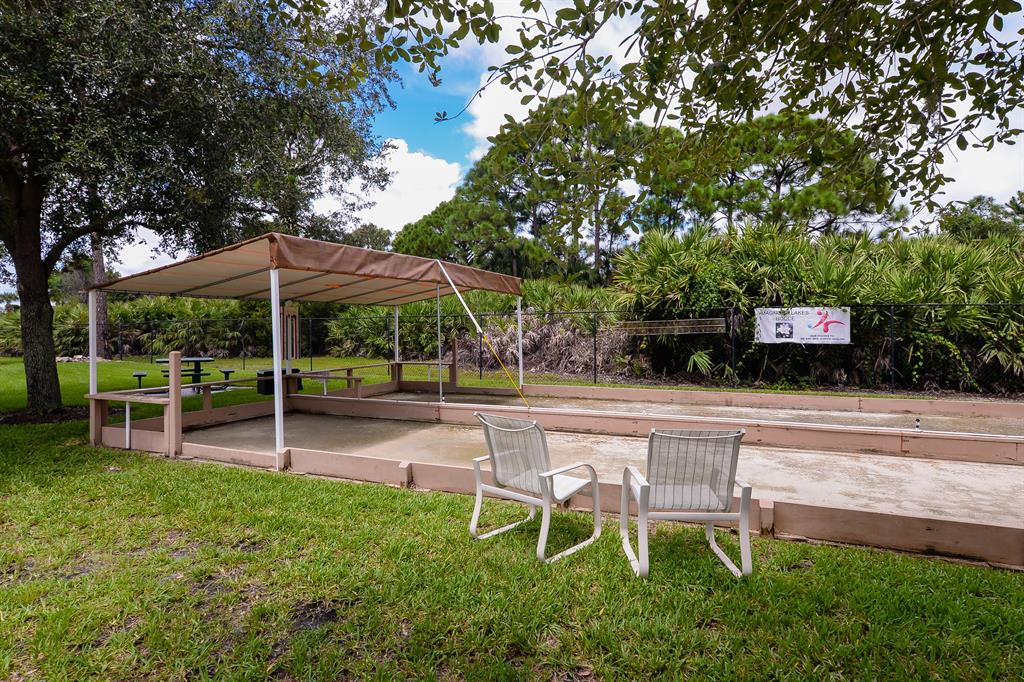 MAGNOLIA LAKES - Residential