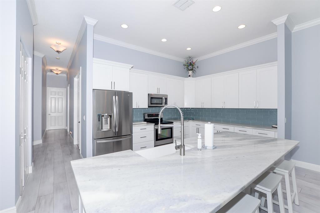 MAGNOLIA LAKES - Residential