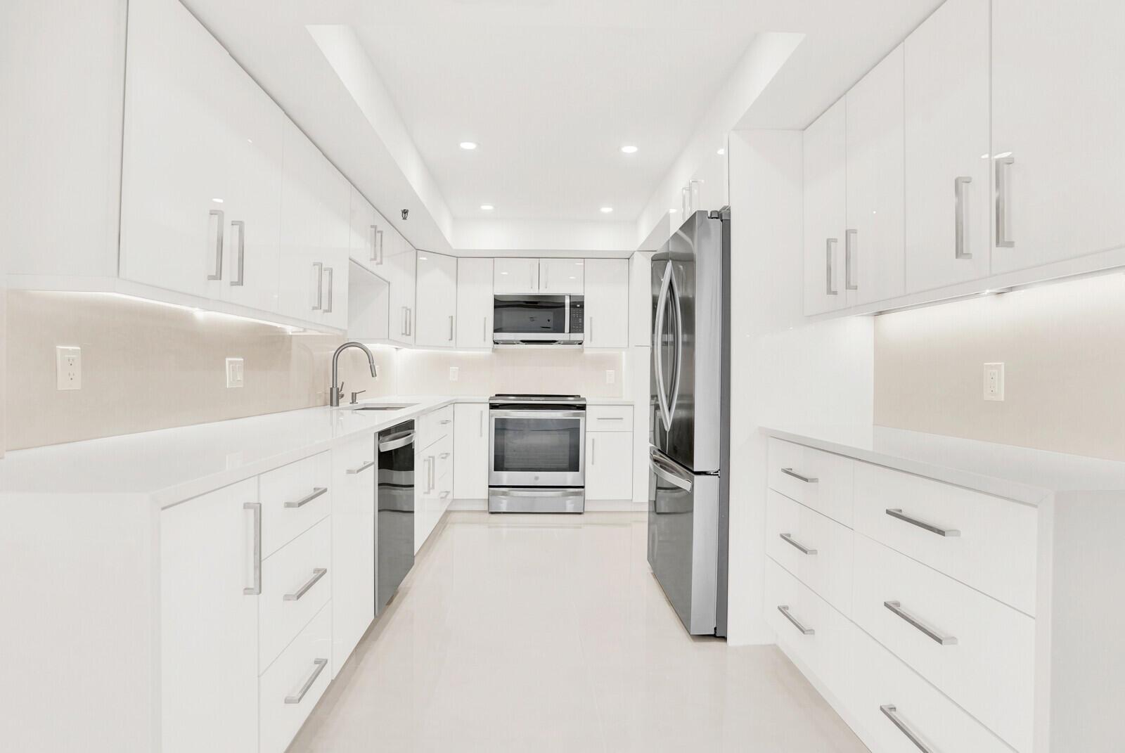 YACHT & RACQUET CLUB OF B - Residential