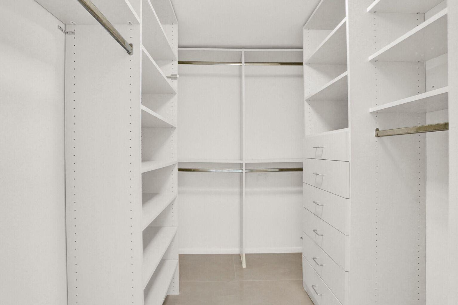 YACHT & RACQUET CLUB OF B - Residential