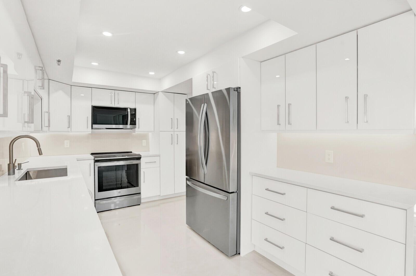 YACHT & RACQUET CLUB OF B - Residential